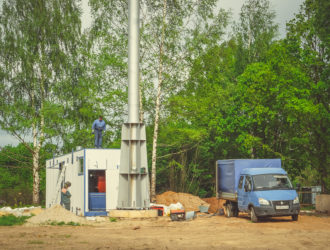 В Максатихе начался монтаж автоматизированной блочно-модульной котельной
