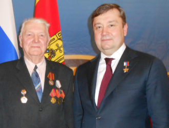 Медаль в честь 70-летия Победы в ВОВ из рук губернатора