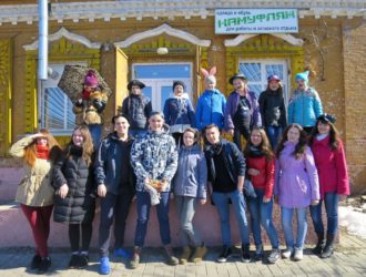 Ребята из молодёжного актива провели акцию «Ни дня без позитива»