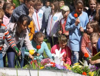 В Максатихе состоялся митинг, посвященный Дню памяти и скорби