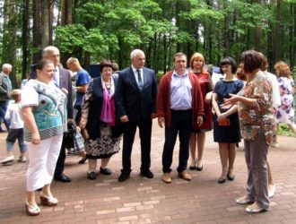 Читальный зал под открытым небом на Дне района