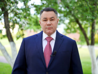 Губернатор Игорь Руденя поздравил выпускников 2020 года с окончанием школы
