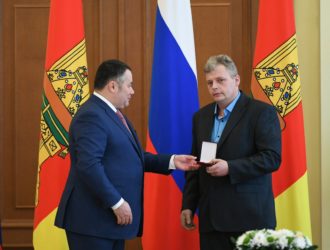 Александру Соловьеву из посёлка Максатиха вручен почетный знак «Слава Отца»