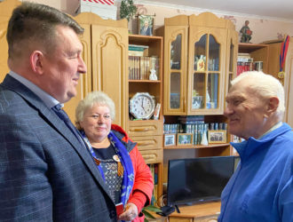 Максим Валерьевич Хованов поздравил ветеранов войны и труда с наступающим Днём Победы