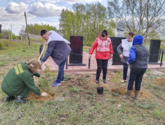 Глава Максатихинского муниципального округа М.В. Хованов принял участие в акции «Сад Памяти» в д. Ручки