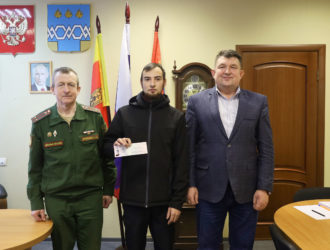 Участнику СВО В.С. Николаеву вручено удостоверение ветерана боевых действий