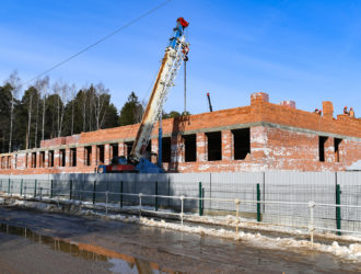 Нацпроект «Образование»: В Максатихе продолжается строительство школы на 300 мест