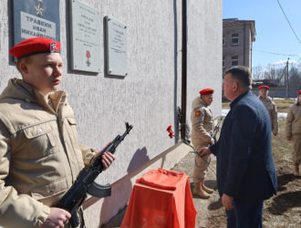 В МСОШ № 1 открыли мемориальную доску в память о погибшем участнике СВО Рыбникове Арсене Артуровиче