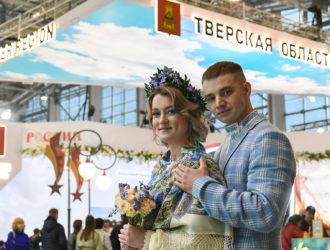 Молодожёны из Тверской области скрепили свой брак на Всероссийском свадебном фестивале в Москве