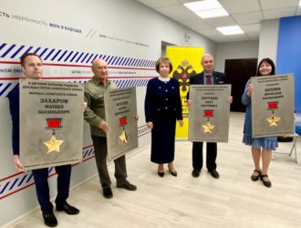 Памятные доски в честь Героев Советского Союза передали муниципалитетам