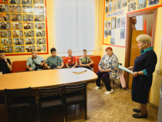 В Максатихе прошла встреча подростков с матерью героя СВО Евгения Александровича Рафикова