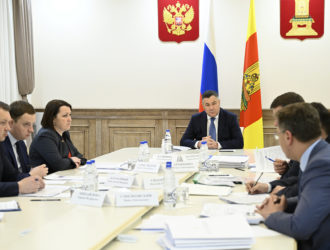 Губернатор Игорь Руденя провёл совещание по вопросам строительства объектов образования