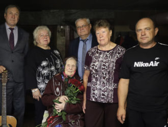 Жительница деревни Плотники Нина Горшкова отмечает 100-летний юбилей
